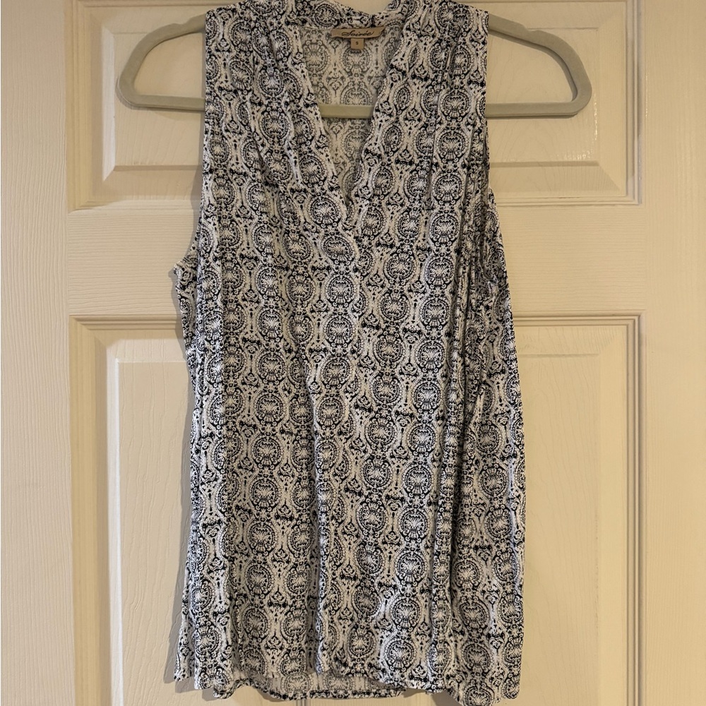 Sleeveless casual shirt size small